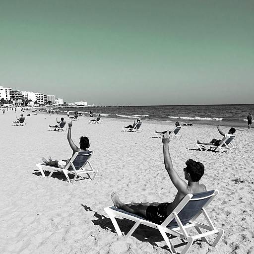 Monochromatic Beach Relaxation in Cagliari