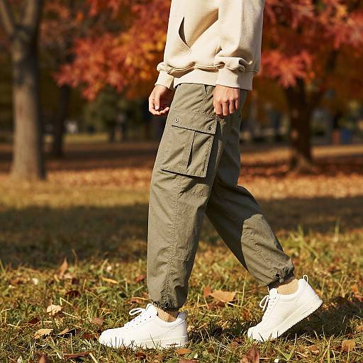Stylish Autumn Outfit in Park