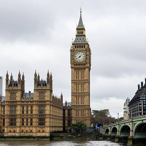 Majestic Big Ben and Westminster Bridge
