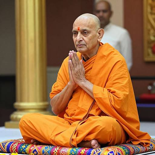 Swamishri Performing Annakut Arti