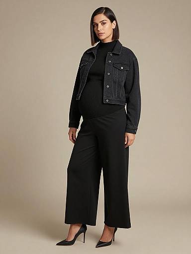 Sleek Monochrome Plus-Size Maternity Fashion
