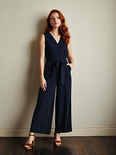 Elegant Vintage Fashion in Midnight Blue