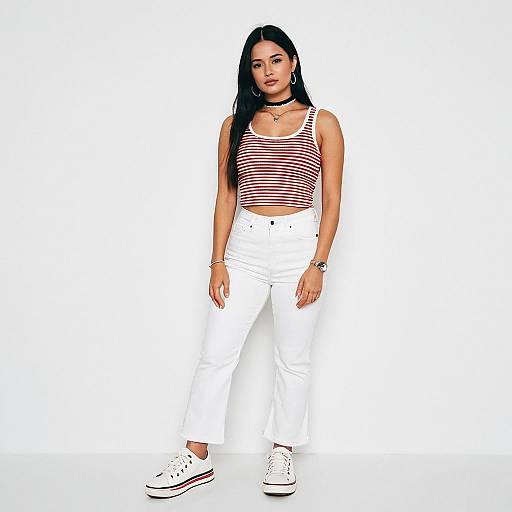 Casual Chic Woman in Streetwear