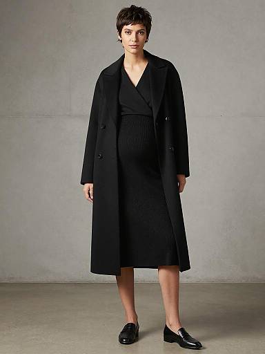 Monochrome Maternity Pixie-Cut Runway Model