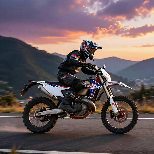 Moto Italika 300 Riding at Sunset