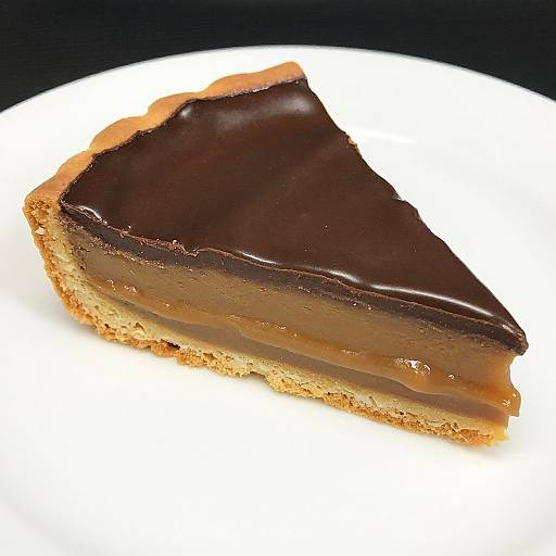 Elegant Sliced Caramel Tart