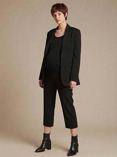 Sleek Monochrome Maternity Pixie Portrait