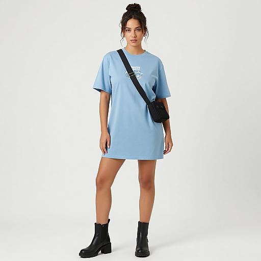 Casual Streetwear Woman in Blue Dress