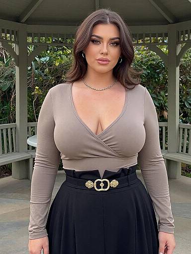 Chic Plus-Size Woman in Casual Outfit