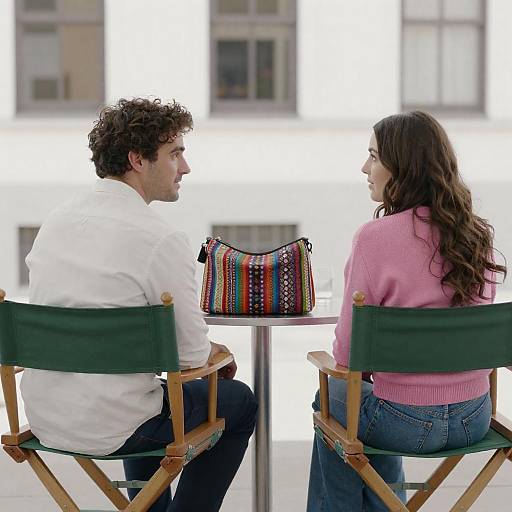 Charming Café Scene: A Romantic Moment