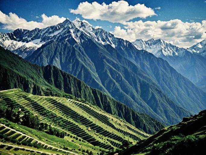 Scenic Mountain Wallpaper for Walls