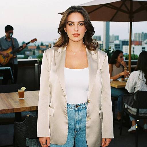 Elegant Pear-Shaped Woman in Casual Chic