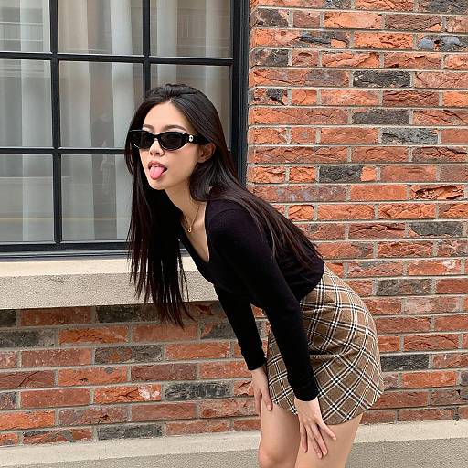 Urban Casual Style: Fun Young Woman