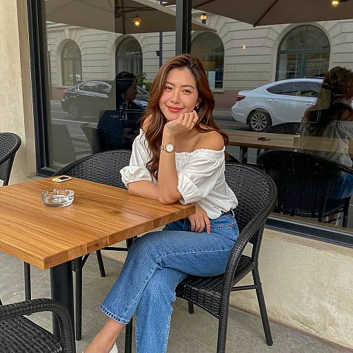Casual Cafe Woman with Brown Hair