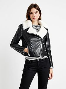 Casual Chic Black Leather Biker Jacket with Faux Fur Collar on Woman
