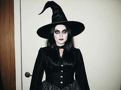Halloween Fancy Dress Woman in Black Witch Costume with Dramatic Makeup